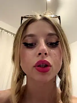 BabyAnais' Webcam Show