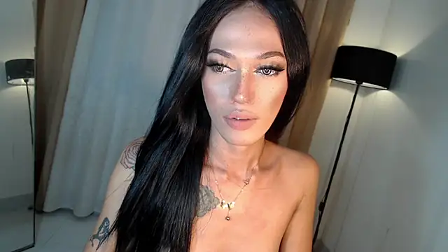 Lust-sluttymira's Webcam Show