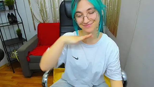 Moon13152 webkamerás műsora