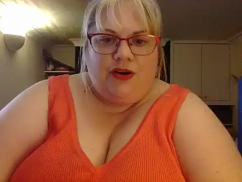 Kinkyhousewife83's Live Sex Cam Show