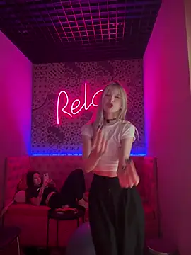 BellaSecrett's Webcam Show