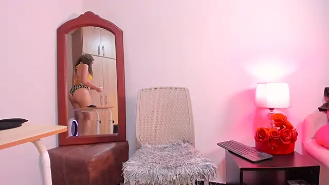 Jolie-bonnet Live Sex Cams