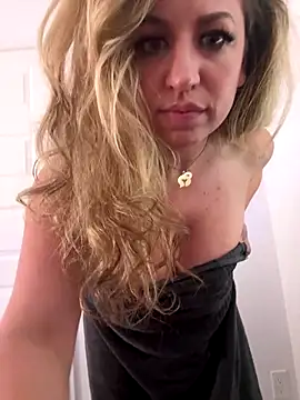 miamellycious' Live Sex Cam Show