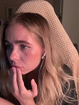 SkyBriii's Webcam Show