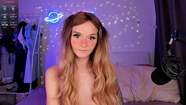 HottieEVER's Webcam Show