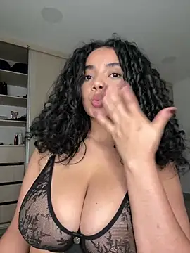 Curlyierr's Live Sex Cam Show