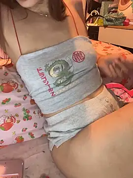 LaPetitechienne1's Webcam Show