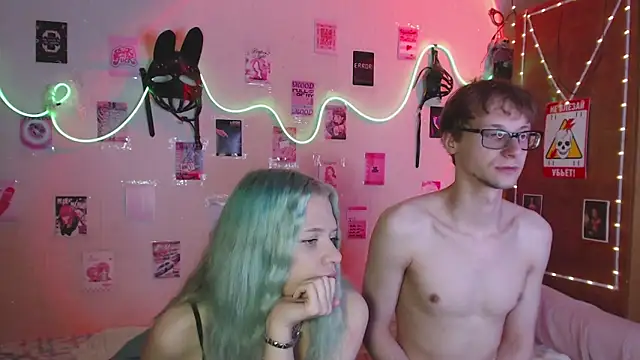Your_Horny_Friends' Live Sex Cam Show