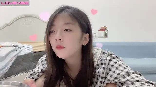 A_18_girls' Webcam Show