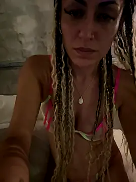 YourQueen18's Webcam Show