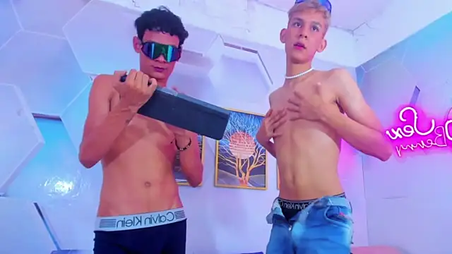 pervercity_guys' Webcam Show