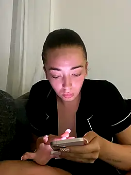 Sexymilfcoco's Webcam Show