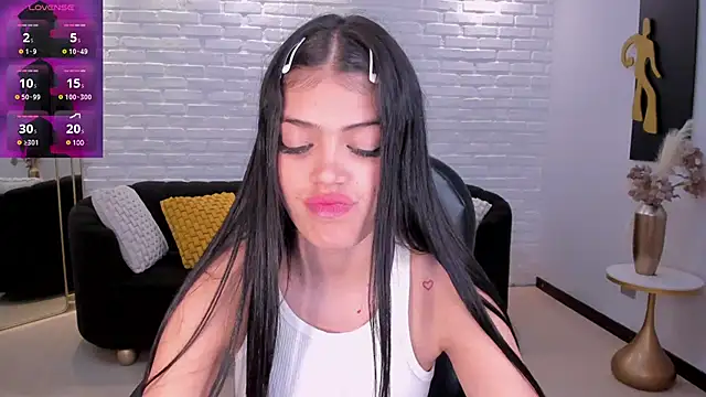 NiaMiller_ Latinas page 9