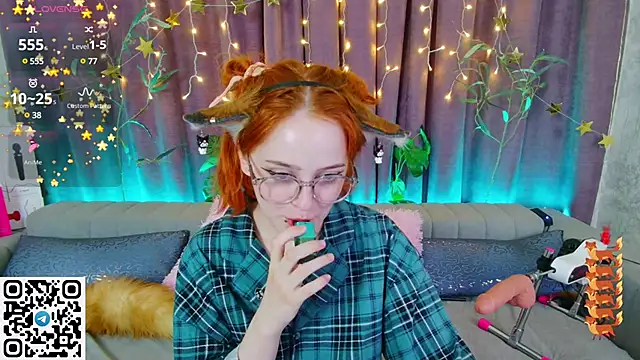 Moxy_Foxy's Webcam Show