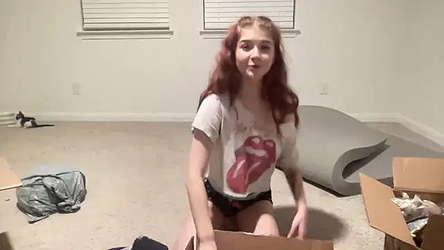 kykybaby4444's Webcam Show