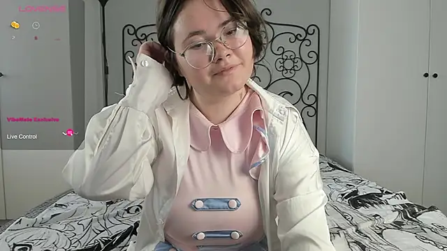 Alice_smile_for_me webcam