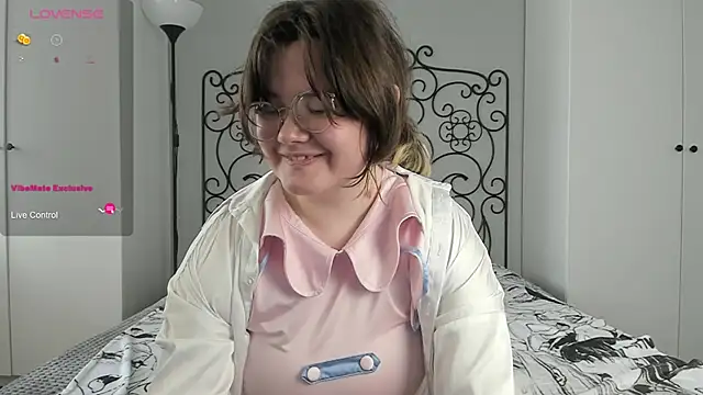 Alice_smile_for_me webcam