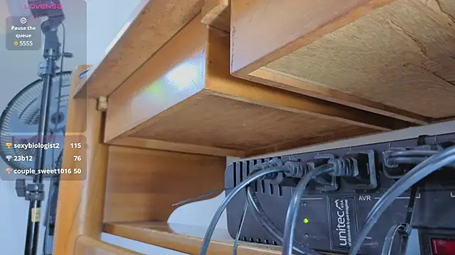 money_Ts_ webcam