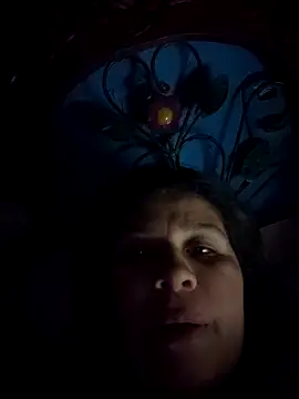 hotmom33 webcam