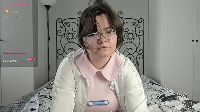 Alice_smile_for_me webcam
