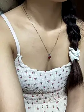 Mina048 webcam