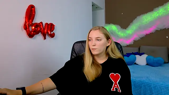 LunaSloan webcam