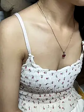 Mina048 webcam
