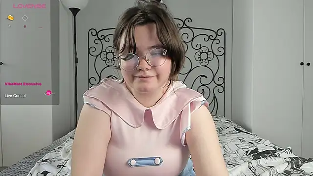 Alice_smile_for_me webcam