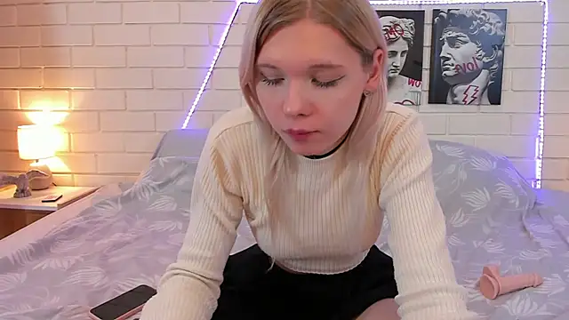 Blondy_Fina webcam