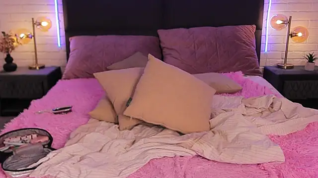 Selena_Lily webcam