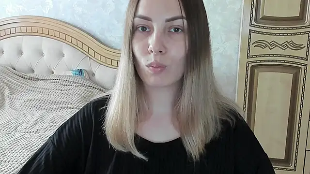 Mia_shy1 webcam