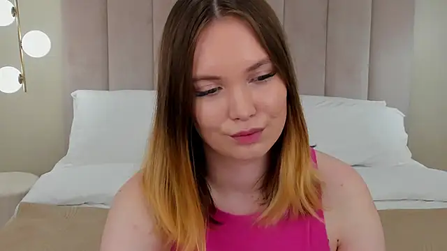 KiraHolli webcam