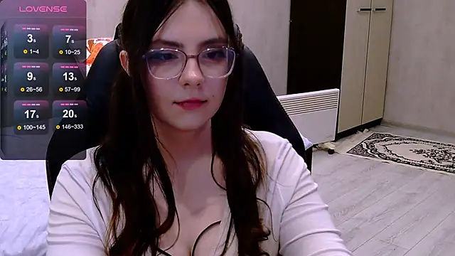 Arya_mon