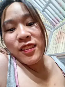 MayLo002 webcam
