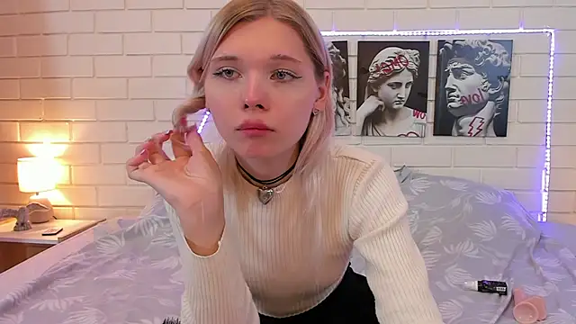 Blondy_Fina webcam