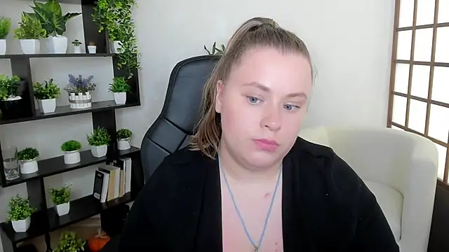 Lilly_Plump webcam