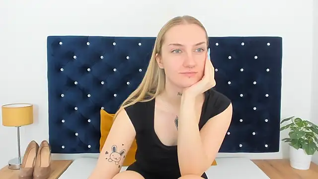 AlexaTease webcam