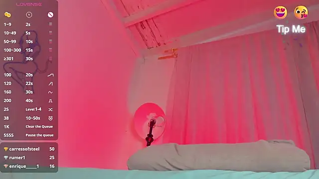 laura-hills18 webcam