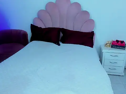 MiaColucci18 webcam