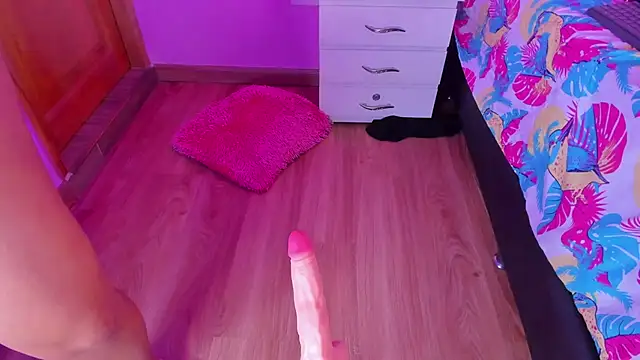 nude voyeur webcam Mila Desire