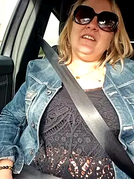 lady_charlyne webcam