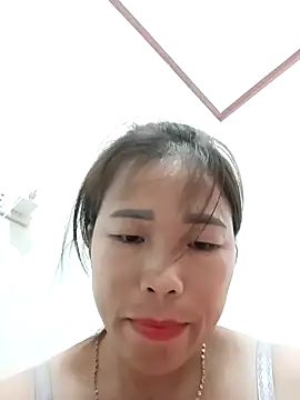 Anh-Huyen33 webcam