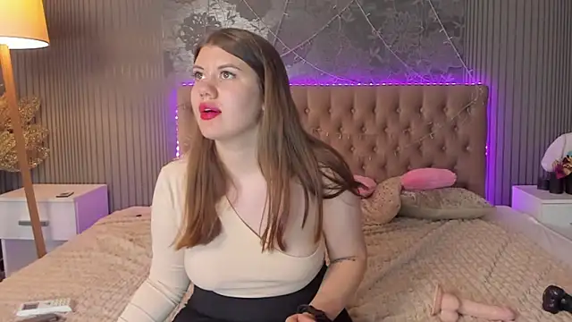 NikkiBustt webcam