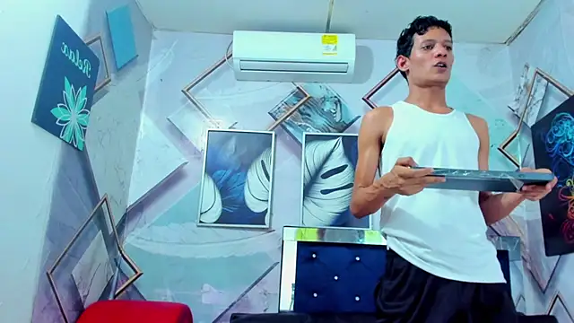 Ares_broow webcam