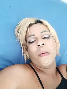 blondebitchlitle webcam