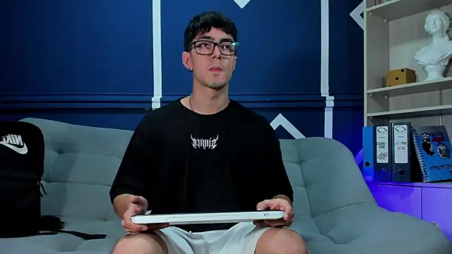 etham_wolf_ webcam