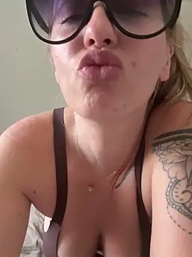 Megan_off webcam
