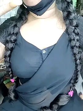 free online video chat Idhika-Paul