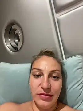 Crystal_Vibe webcam