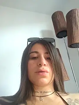 Alona_Evans webcam